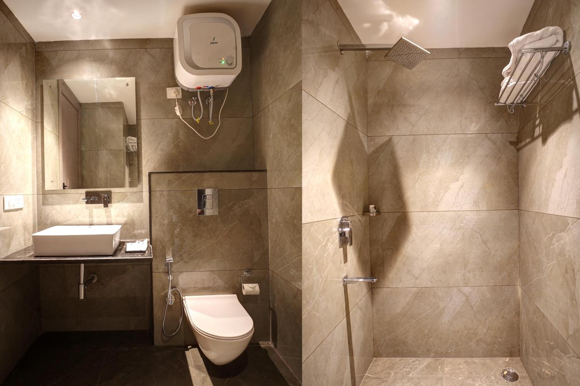 Iva Premium Delhi Airport With Airport Drop Hotel New Delhi Bagian luar foto