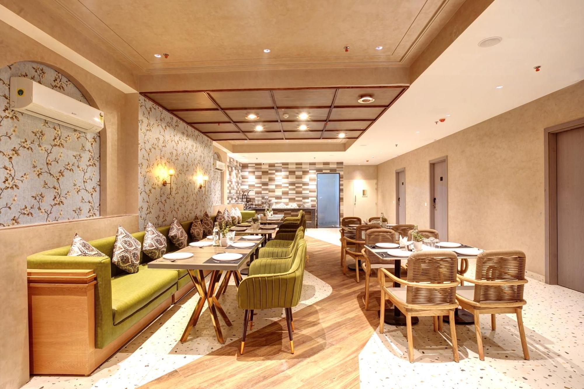 Iva Premium Delhi Airport With Airport Drop Hotel New Delhi Bagian luar foto