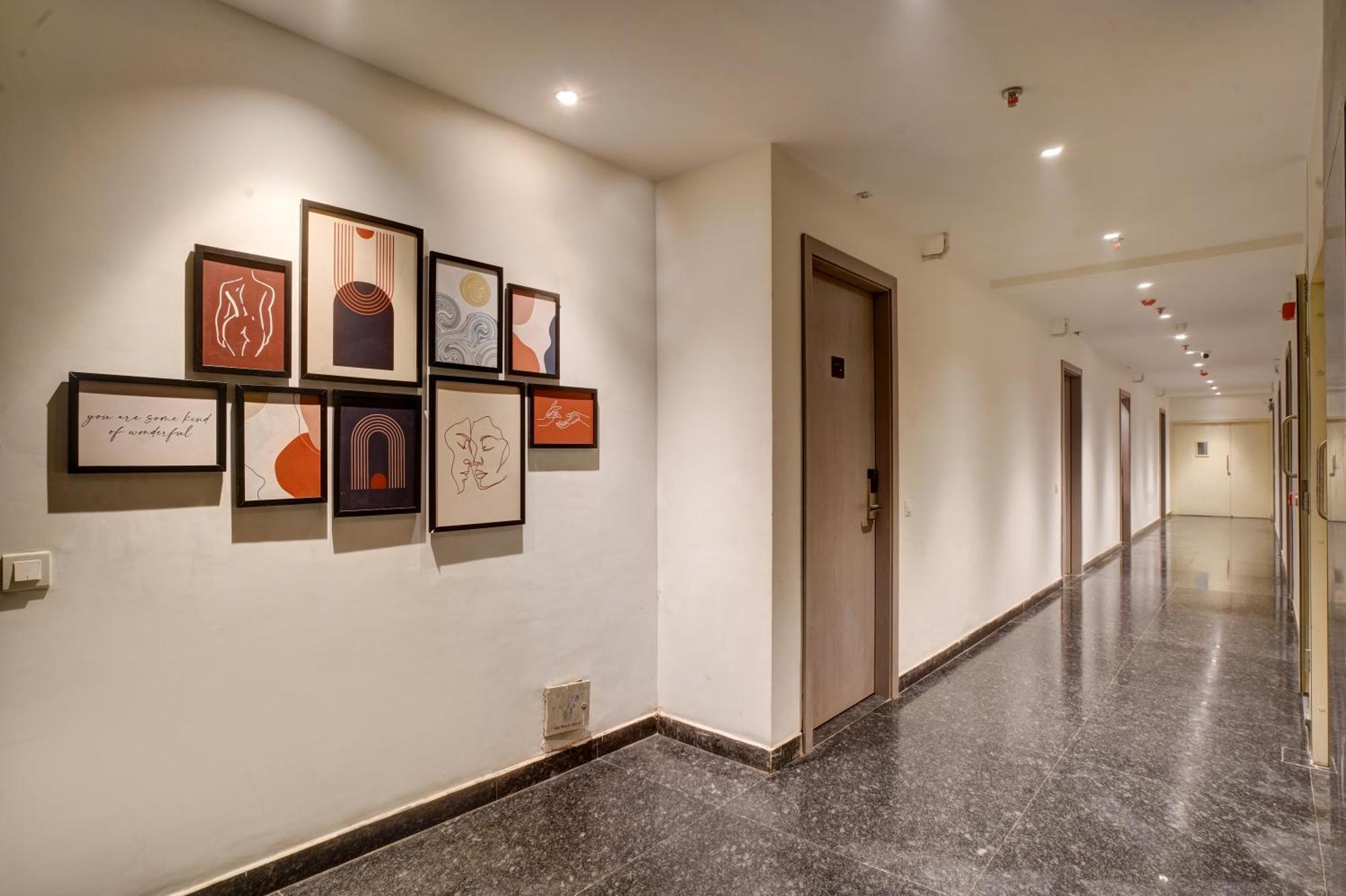 Iva Premium Delhi Airport With Airport Drop Hotel New Delhi Bagian luar foto