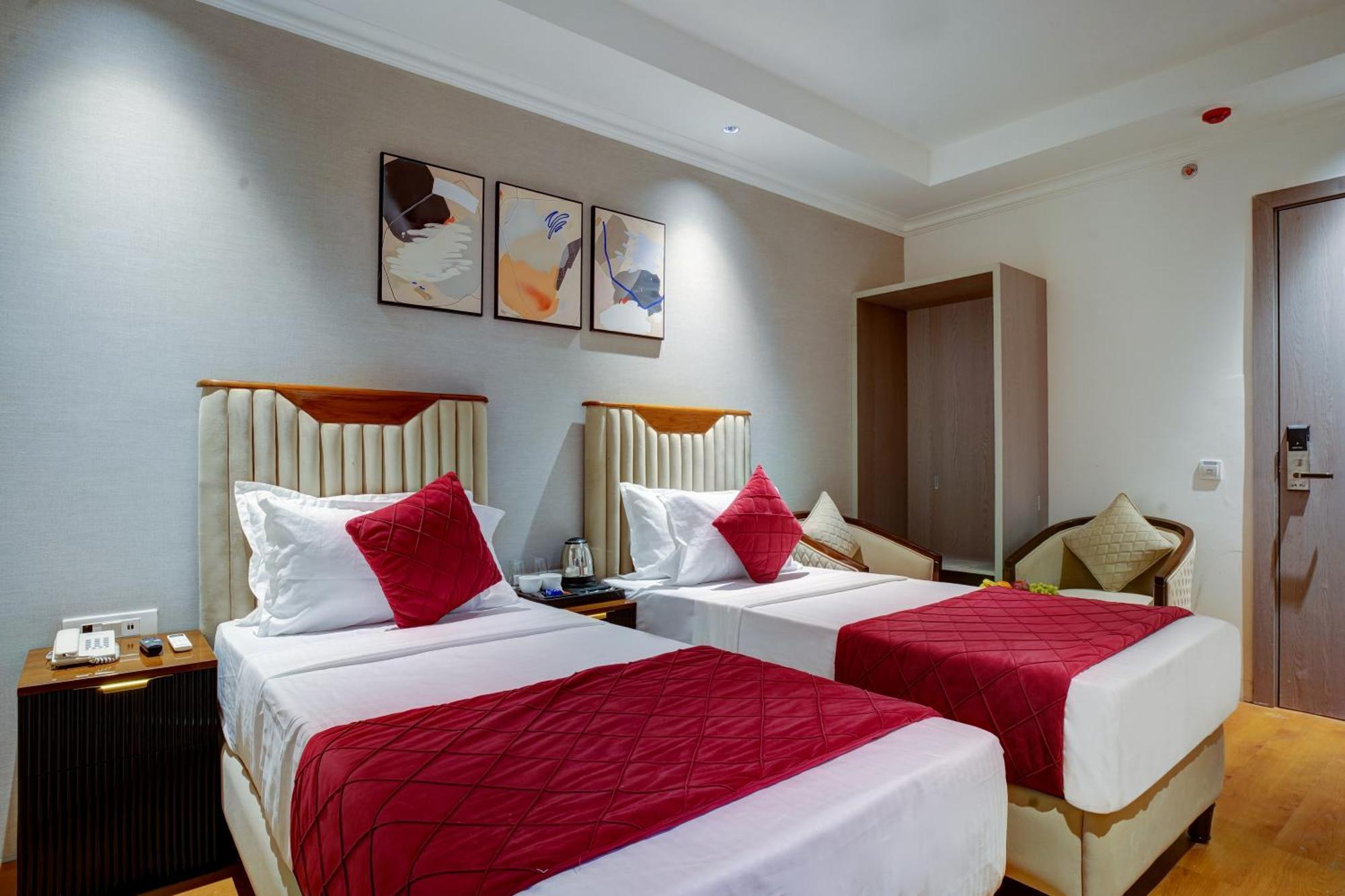 Iva Premium Delhi Airport With Airport Drop Hotel New Delhi Bagian luar foto