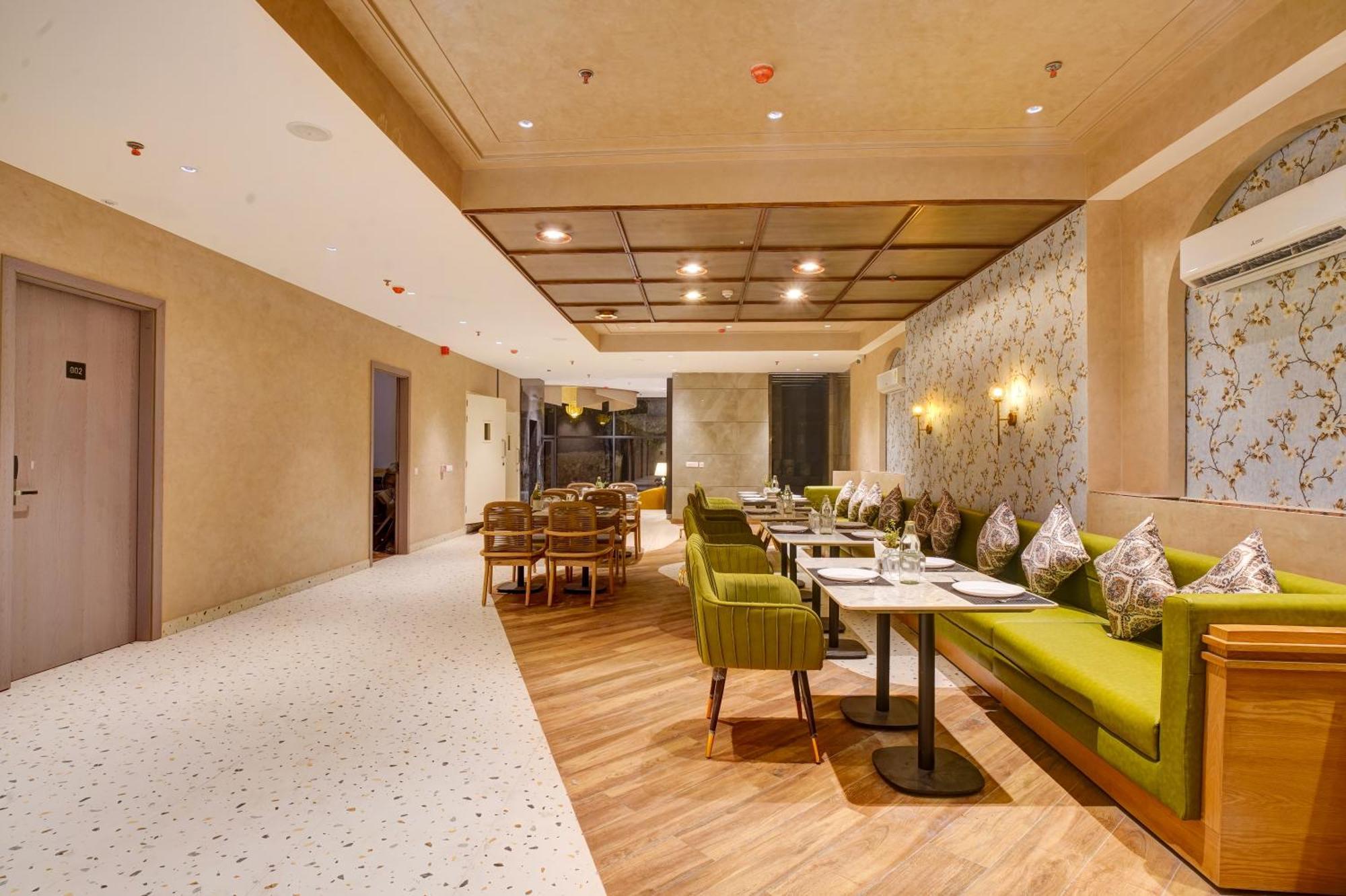 Iva Premium Delhi Airport With Airport Drop Hotel New Delhi Bagian luar foto