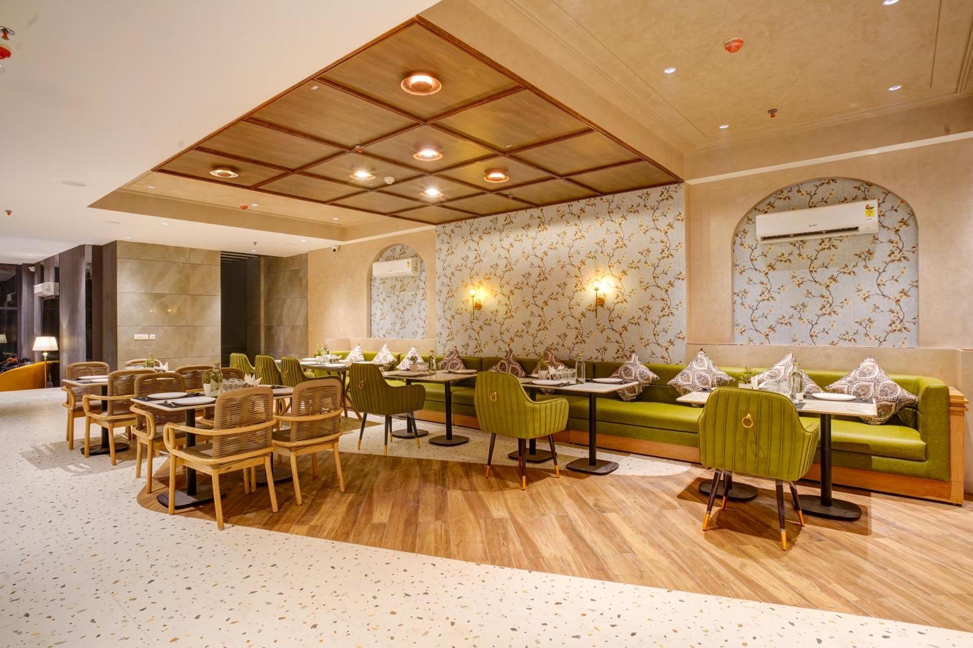 Iva Premium Delhi Airport With Airport Drop Hotel New Delhi Bagian luar foto