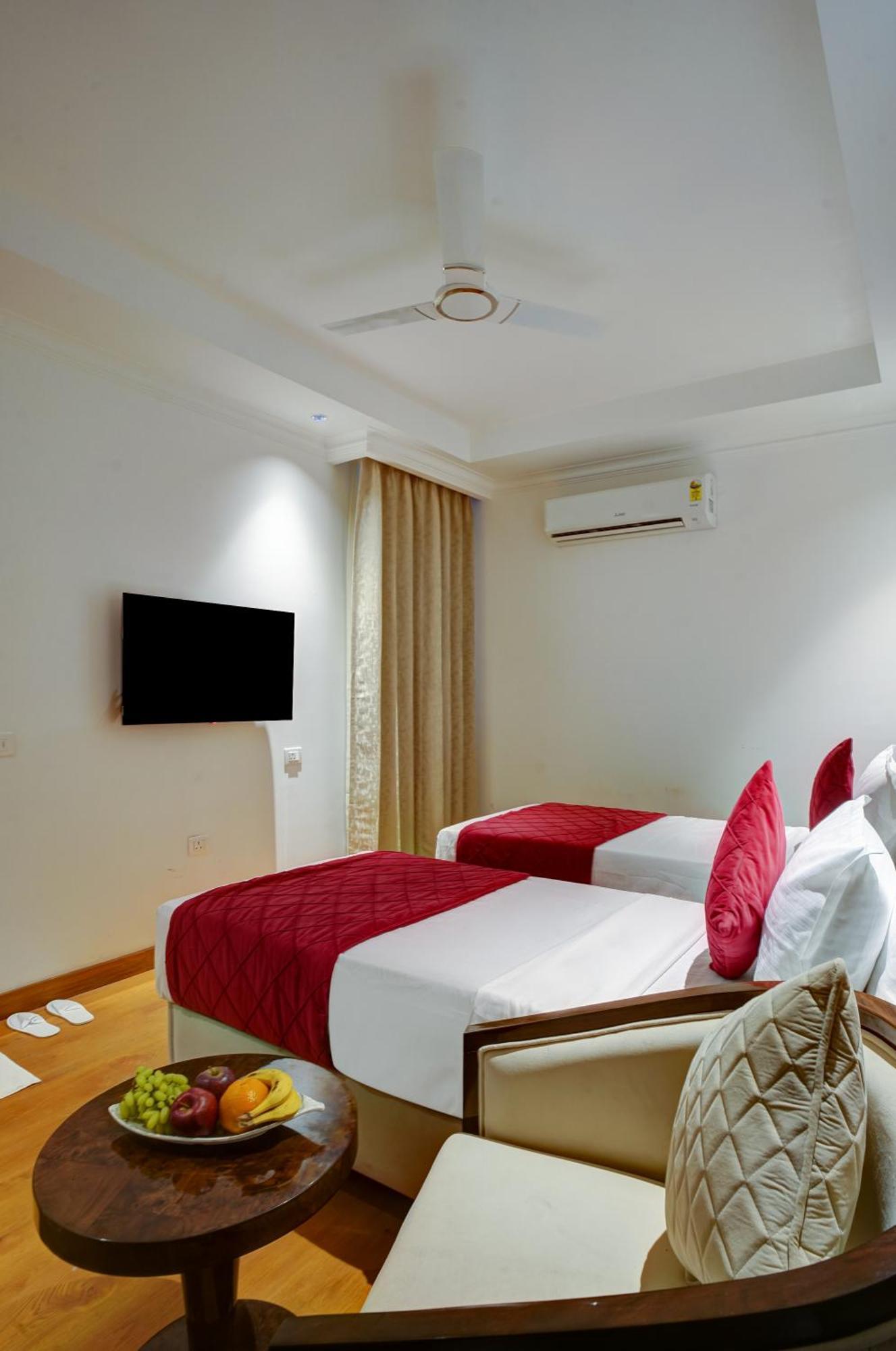 Iva Premium Delhi Airport With Airport Drop Hotel New Delhi Bagian luar foto