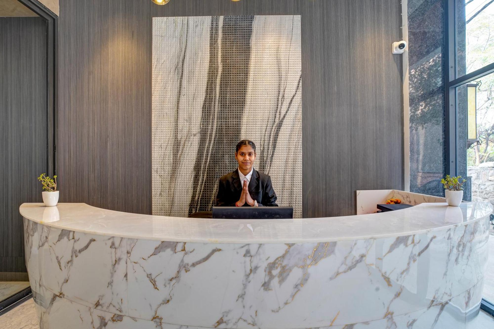 Iva Premium Delhi Airport With Airport Drop Hotel New Delhi Bagian luar foto