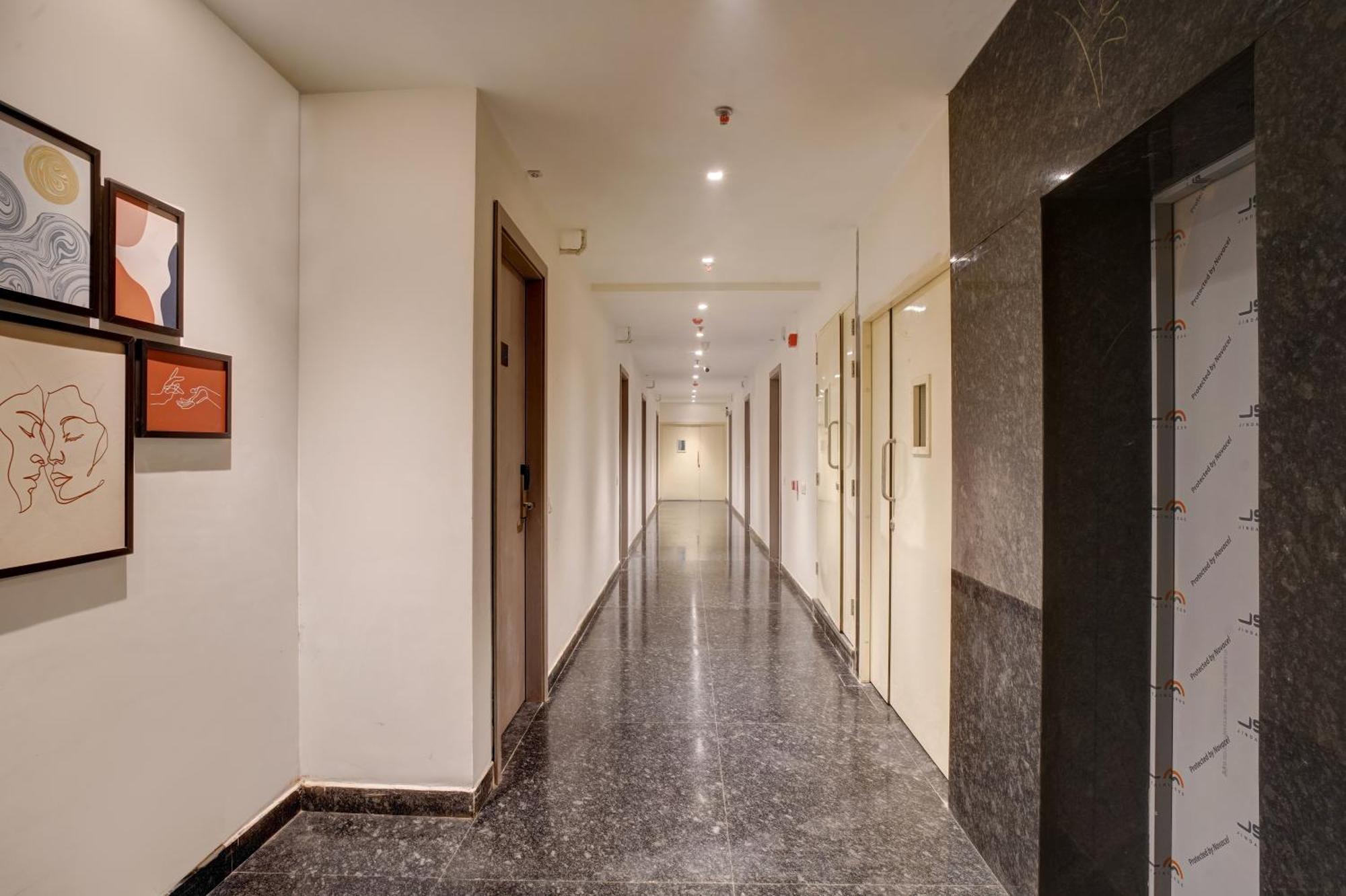 Iva Premium Delhi Airport With Airport Drop Hotel New Delhi Bagian luar foto